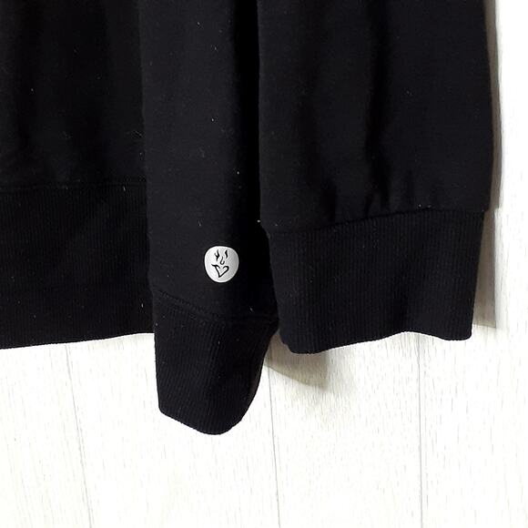 Ladies Torrid Active Long Sleeve Workout Top Size 3 Colorful Elastic Stripes - Picture 2 of 5